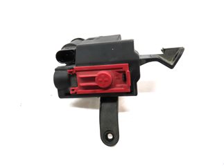 Thumbnail 2: 18 AUDI A4 B9 8W 2.0L TURBO (DBPA) POSITIVE POWER TERMINAL POWER SUPPLY JUNCTION