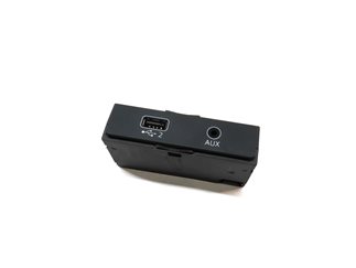 2018 AUDI A4 (B9 8W) AUXILIARY AUX USB JACK PLUG IN PANEL