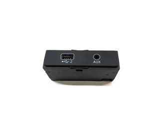 Thumbnail 2: 2018 AUDI A4 (B9 8W) AUXILIARY AUX USB JACK PLUG IN PANEL
