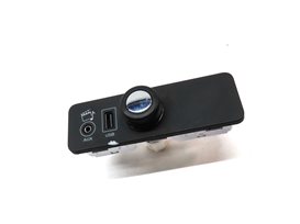 Thumbnail 3: 2015 LAND RANGE ROVER SPORT (L494) AUXILIARY AUX USB INPUT JACK w/12V PLUG