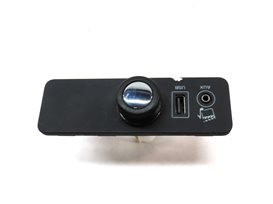 Thumbnail 4: 2015 LAND RANGE ROVER SPORT (L494) AUXILIARY AUX USB INPUT JACK w/12V PLUG
