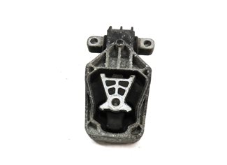 Thumbnail 2: 2019 MERCEDES GLA250 (X156) 2.0L TURBO LOWER AUTO TRANSMISSION MOUNT BRACKET