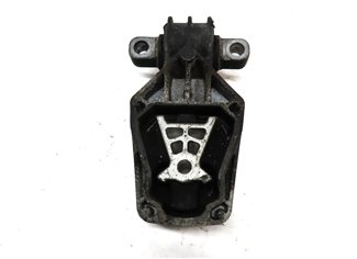 Thumbnail 6: 2019 MERCEDES GLA250 (X156) 2.0L TURBO LOWER AUTO TRANSMISSION MOUNT BRACKET