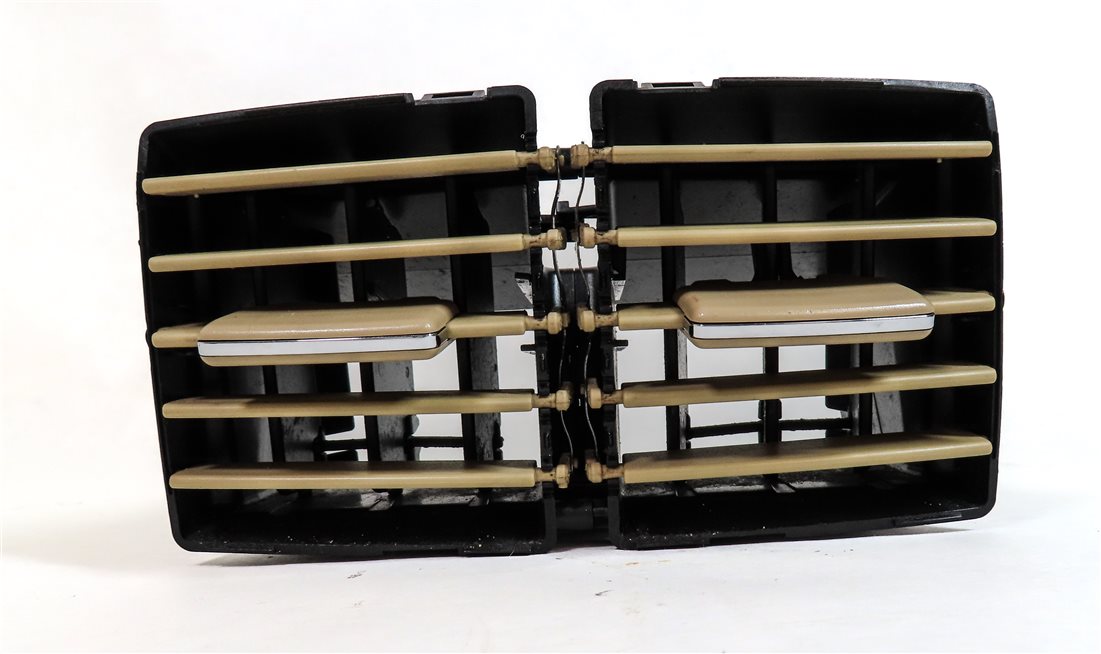 Thumbnail 3: 2009 MERCEDES GL320 (X164) REAR CENTER CONSOLE HEAT AIR AC HVAC VENT (BROWN)