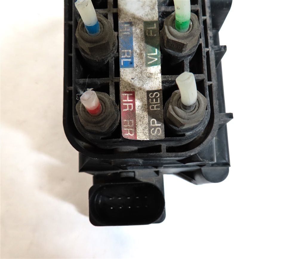 Thumbnail 6: 2009 MERCEDES GL320 (X164) AIR SUSPENSION DISTRIBUTION VALVE BLOCK