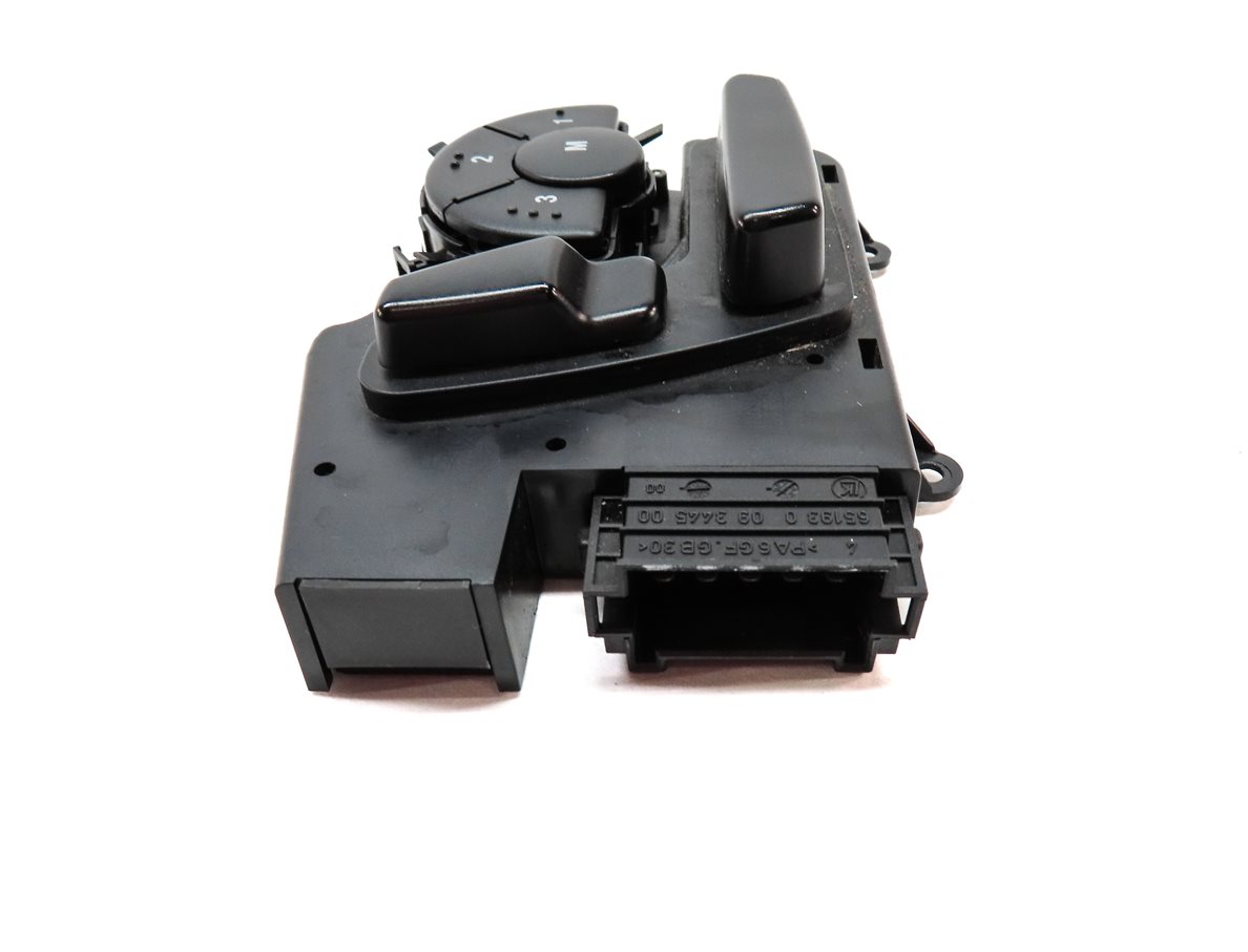 Thumbnail 5: 2009 MERCEDES GL320 (X164) FRONT RIGHT PASSENGER MEMORY SEAT ADJUST SWITCH