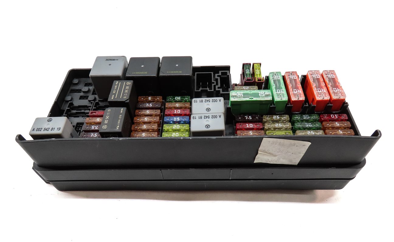 Thumbnail 4: 2009 MERCEDES GL320 (X164) 3.0L REAR FUSE BOX