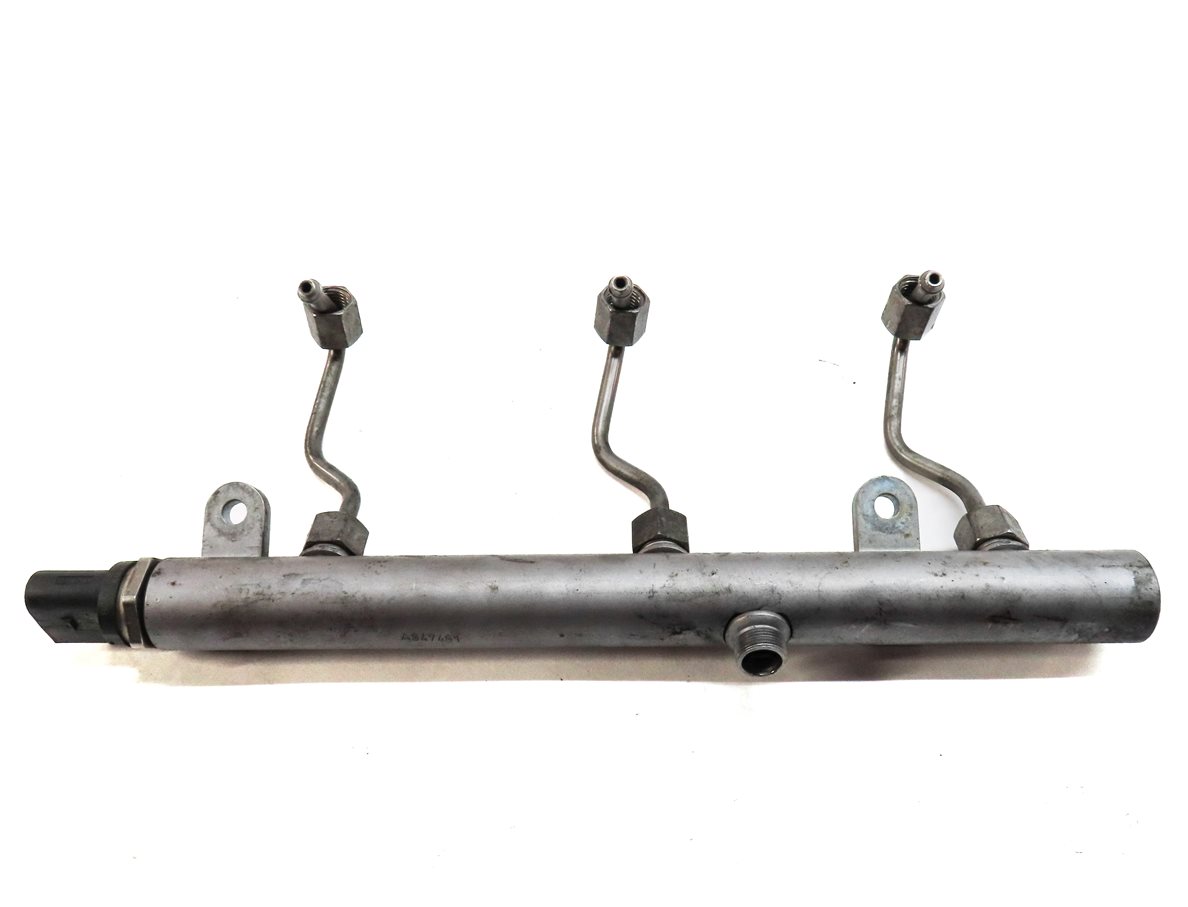 Thumbnail 2: 2009 MERCEDES GL320 (X164) 3.0L DIESEL RIGHT ENGINE FUEL INJECTOR RAIL w/LINES