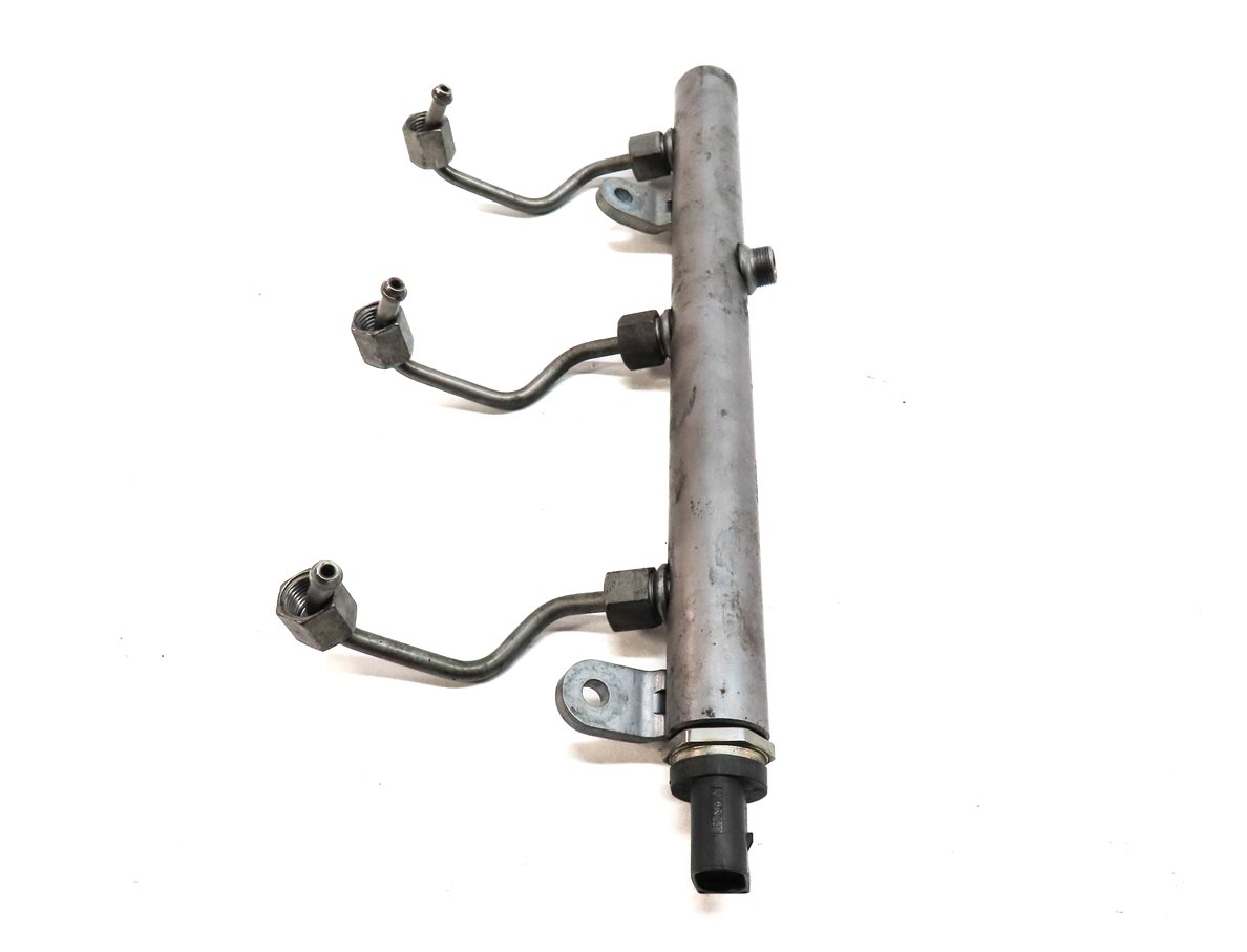 Thumbnail 5: 2009 MERCEDES GL320 (X164) 3.0L DIESEL RIGHT ENGINE FUEL INJECTOR RAIL w/LINES