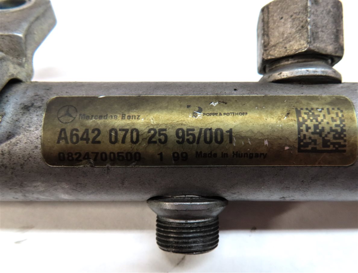 Thumbnail 8: 2009 MERCEDES GL320 (X164) 3.0L DIESEL RIGHT ENGINE FUEL INJECTOR RAIL w/LINES