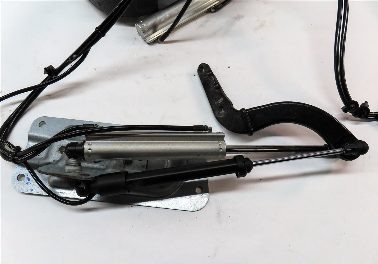 Thumbnail 6: 07-09 GL320 GL450 GL550 (X164) REAR HATCH CARGO TRUNK DOOR HYDRAULIC PUMP w/ RAM