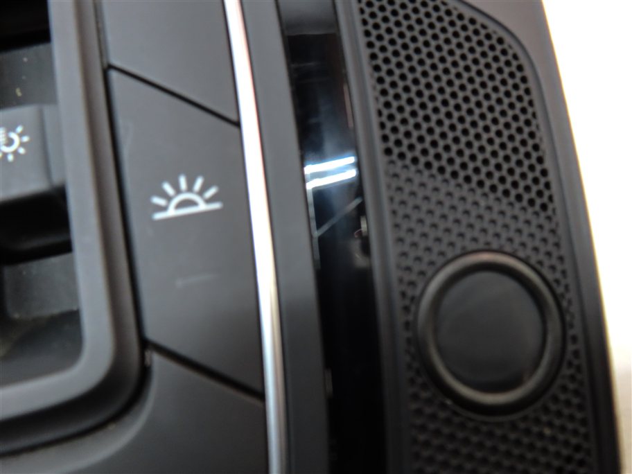 Thumbnail 11: 2019 AUDI A5 SPORTBACK (8W6) FRONT CENTER OVERHEAD ROOF PRIMARY DOME LIGHT