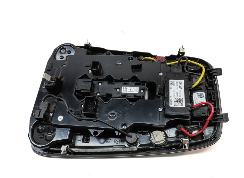 Thumbnail 5: 2019 AUDI A5 SPORTBACK (8W6) FRONT CENTER OVERHEAD ROOF PRIMARY DOME LIGHT