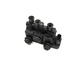 Thumbnail 1: 15 LAND RANGE ROVER SPORT (L494) AIR RIDE SUSPENSION LEVEL LEVELING VALVE BLOCK