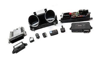 Thumbnail 4: 15 RANGE ROVER SPORT (L493) 3.0L SUPERCHARGED ENGINE IMMOBILIZER MODULE KEY SET