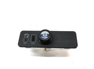 Thumbnail 2: 2015 LAND RANGE ROVER SPORT (L494) AUX IN JACK w/USB PANEL
