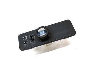 Thumbnail 3: 2015 LAND RANGE ROVER SPORT (L494) AUX IN JACK w/USB PANEL