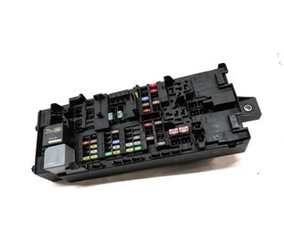 Thumbnail 3: 2016 LAND RANGE ROVER (L405) FRONT RIGHT PASSENGER FUSE CONTROL PANEL BOX