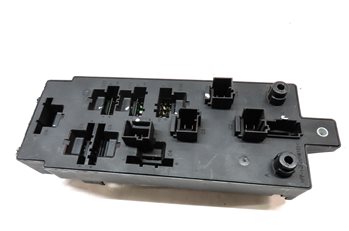 Thumbnail 4: 2016 LAND RANGE ROVER (L405) FRONT RIGHT PASSENGER FUSE CONTROL PANEL BOX