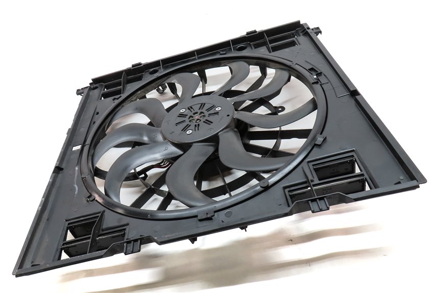 Thumbnail 3: 2020-2023 BMW X3 (G01) 2.0L TURBO ENGINE 600 WATT COOLING RADIATOR FAN & SHROUD