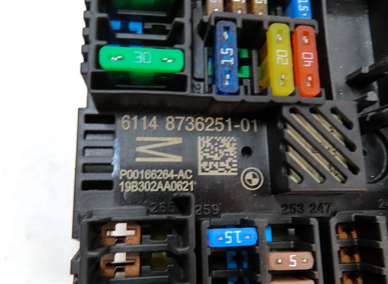 Thumbnail 4: 2020 BMW X3 (G01) REAR POWER JUNCTION RELAY FUSE BOX