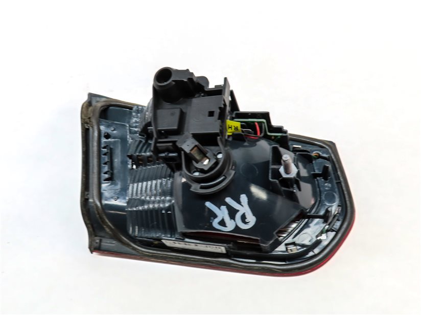 Thumbnail 5: 12-15 BMW 320i 328i 335i M3 (F30) SEDAN - RIGHT TRUNK INNER TAILLIGHT LIGHT LAMP