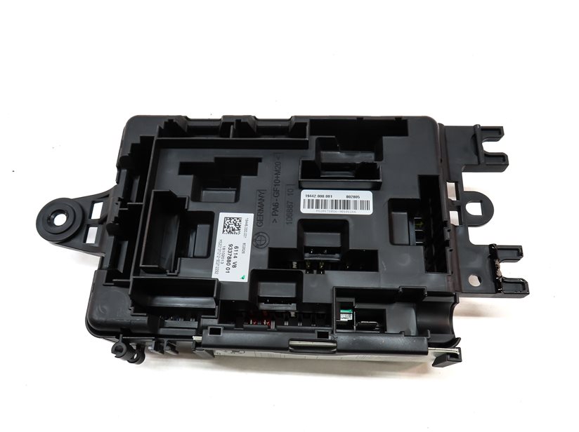 Thumbnail 4: 2014 BMW 328D (F30) REAR TRUNK HATCH POWER DISTRIBUTION JUNCTION FUSE BOX