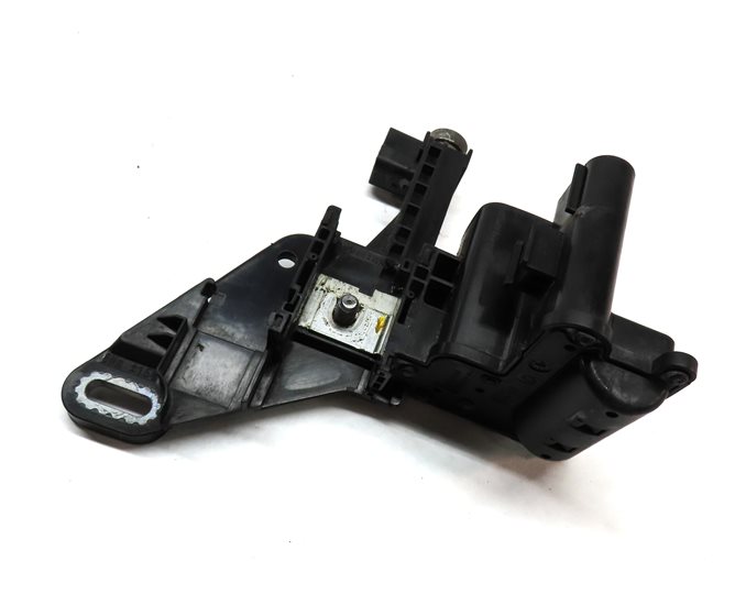 Thumbnail 3: 2014 BMW 328D (F30) 2.0L TURBO DIESEL (N47T) ENGINE BATTERY JUMP POST TERMINAL