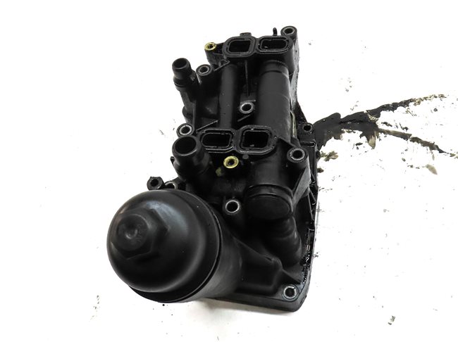 Thumbnail 4: 2014 BMW 328D (F30) 2.0L TURBO DIESEL (N47T) ENGINE MOTOR OIL FILTER HOUSING