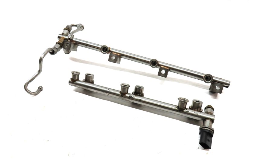 2013 PORSCHE CAYENNE (958) 3.6L (M55) ENGINE FUEL INJECTOR RAIL SET/2