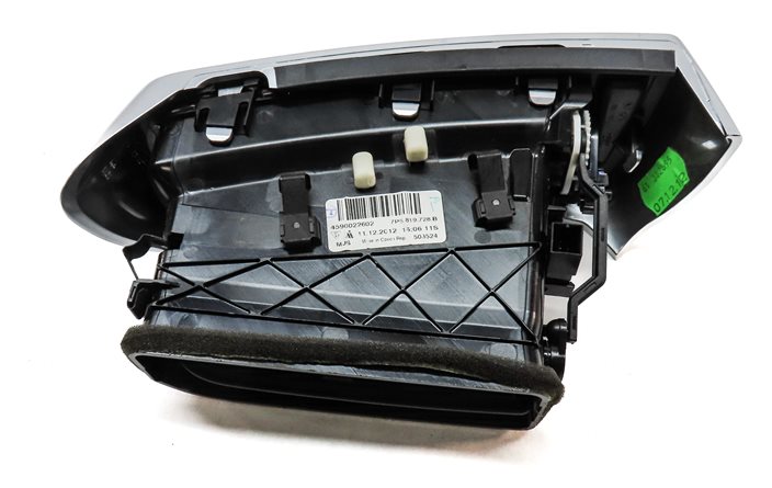 Thumbnail 5: 2013 PORSCHE CAYENNE (958) FRONT CENTER RIGHT DASH HVAC HEAT AIR AC VENT (BLACK)