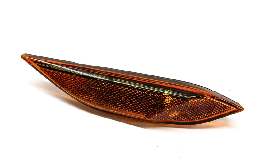 2013 PORSCHE CAYENNE (958) FRONT LEFT DRIVER FENDER SIDE MARKER LIGHT HOUSING