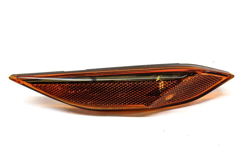 Thumbnail 2: 2013 PORSCHE CAYENNE (958) FRONT LEFT DRIVER FENDER SIDE MARKER LIGHT HOUSING