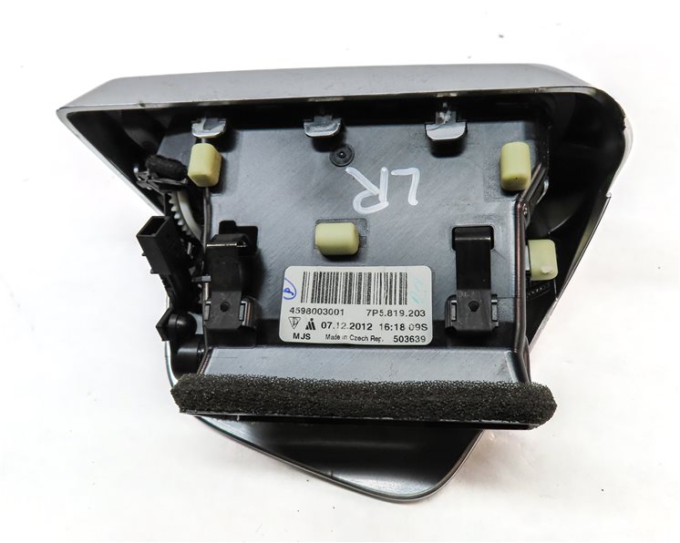 Thumbnail 5: 2013 PORSCHE CAYENNE (958) REAR LEFT HEAT AIR AC HVAC VENT (BLACK)