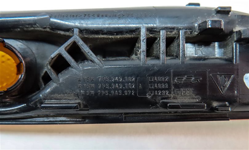 Thumbnail 5: 13 PORSCHE CAYENNE (958) FRONT RIGHT PASSENGER FENDER SIDE MARKER LIGHT HOUSING