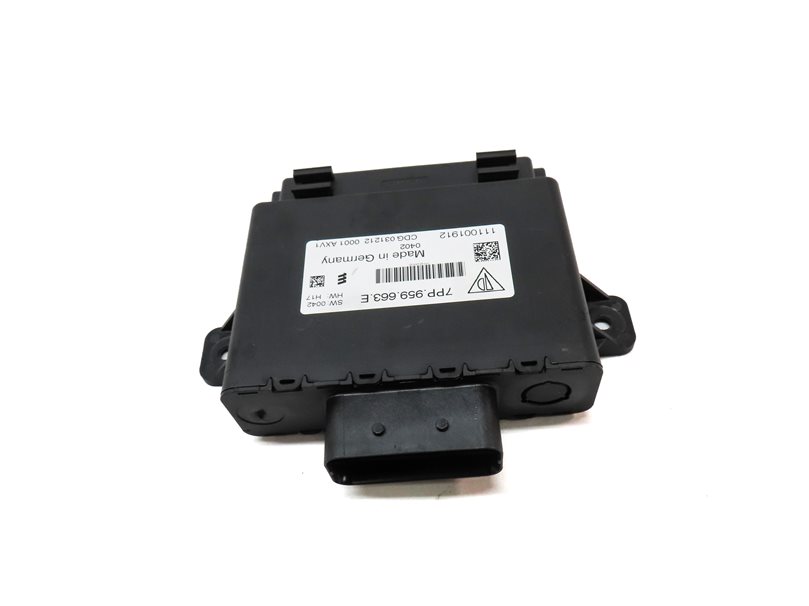Thumbnail 2: 2013 PORSCHE CAYENNE (958) 3.6L (M55) ENGINE VOLTAGE CONVERTER CONTROL MODULE