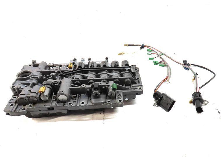 Thumbnail 2: 2011-2018 PORSCHE CAYENNE (958) S / GTS / BASE - TRANSMISSION VALVE BODY
