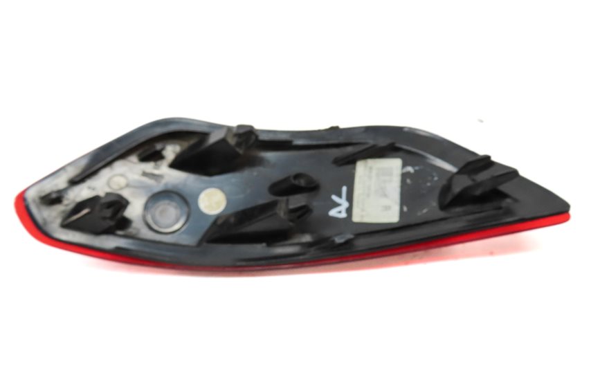 Thumbnail 4: 2013 PORSCHE CAYENNE (958) REAR RIGHT PASSENGER LOWER BUMPER SAFETY REFLECTOR