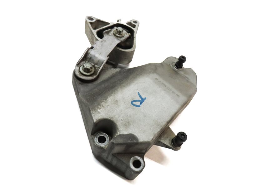 2016 MERCEDES GLA250 (X156) 2.0L TURBO RIGHT UPPER ENGINE MOTOR MOUNT BRACKET