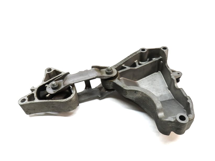 Thumbnail 6: 2016 MERCEDES GLA250 (X156) 2.0L TURBO RIGHT UPPER ENGINE MOTOR MOUNT BRACKET