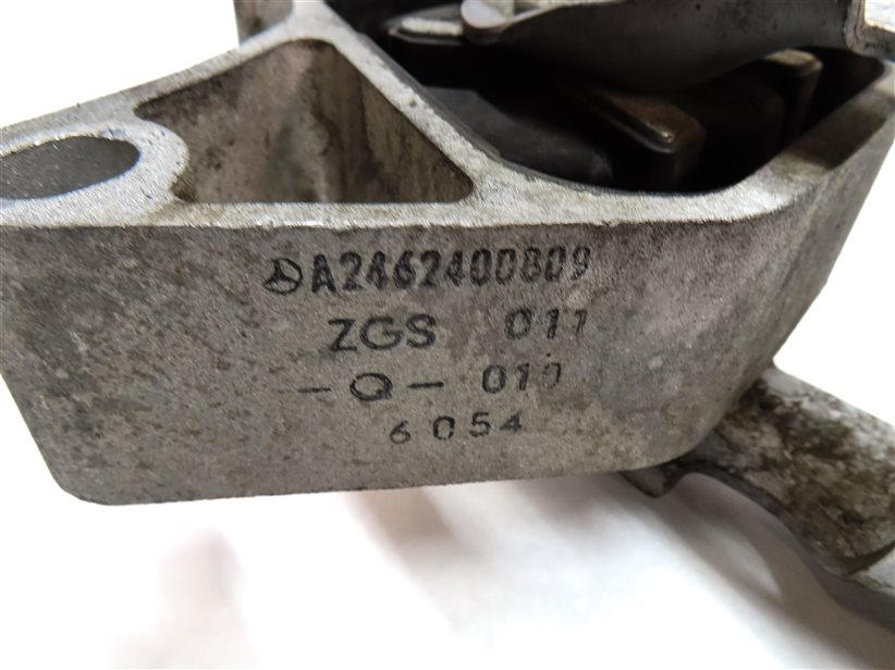 Thumbnail 8: 2016 MERCEDES GLA250 (X156) 2.0L TURBO RIGHT UPPER ENGINE MOTOR MOUNT BRACKET