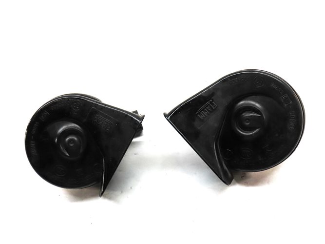 Thumbnail 2: 14-17 MERCEDES B250 CLA250 GLA250 (C117 W117 W246 X156) HIGH & LOW TONE HORN SET