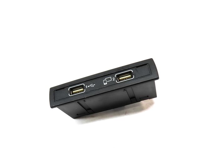 Thumbnail 3: 2016 MERCEDES GLA250 (X156) USB PLUG IN PANEL