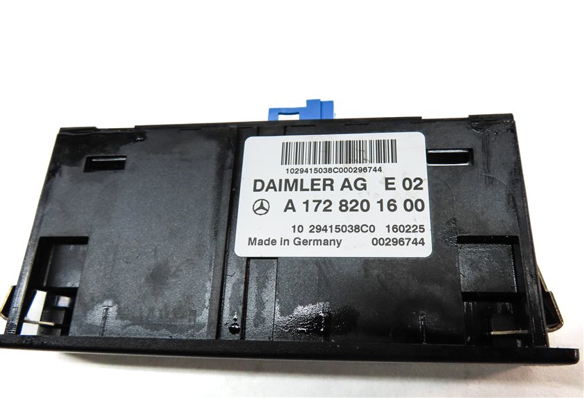 Thumbnail 5: 2016 MERCEDES GLA250 (X156) USB PLUG IN PANEL