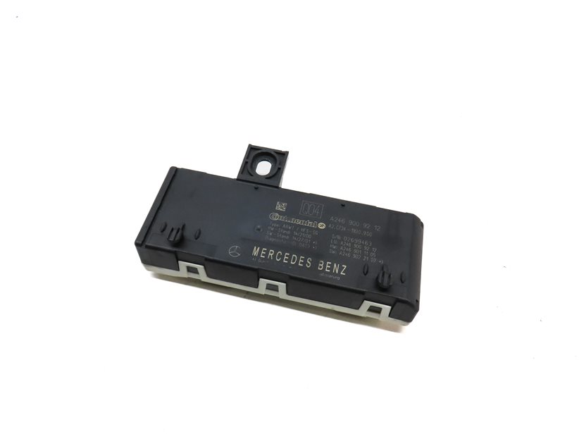 16 MERCEDES GLA250 (X156) REAR TRUNK TAILGATE LIFTGATE HATCH LIFT CONTROL MODULE