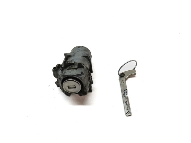 Thumbnail 2: 2016 MERCEDES GLA250 (X156) FRONT LEFT DRIVER DOOR HANDLE LOCK CYLINDER w/ KEY