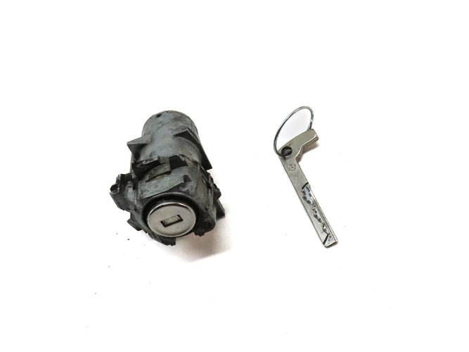 Thumbnail 3: 2016 MERCEDES GLA250 (X156) FRONT LEFT DRIVER DOOR HANDLE LOCK CYLINDER w/ KEY