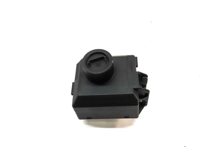 Thumbnail 2: 2016-2017 MERCEDES B250 CLA GLA (C117 W242 X156) IGNITION SWITCH MODULE