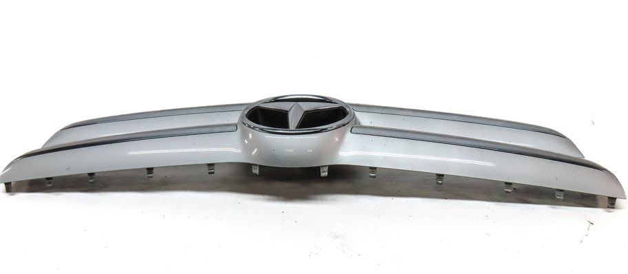 Thumbnail 4: 2015-2017 MERCEDES BENZ GLA250 (X156) FRONT UPPER CENTER HOOD VENT GRILLE TRIM