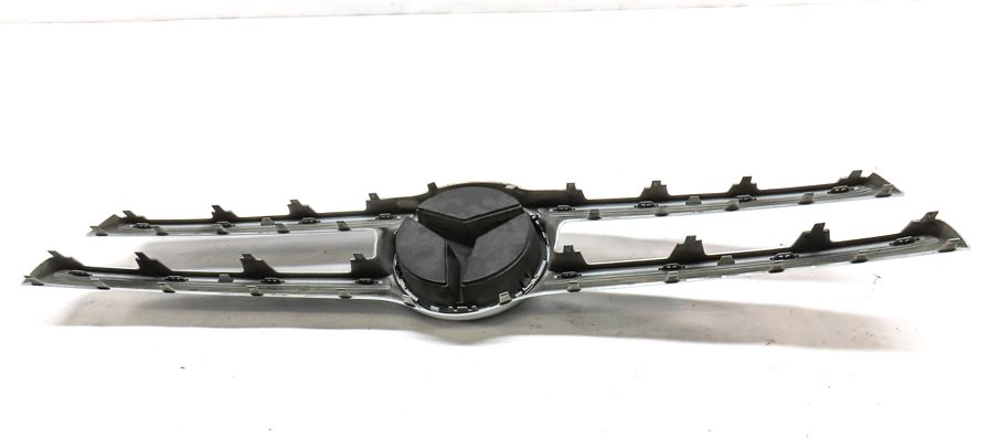 Thumbnail 6: 2015-2017 MERCEDES BENZ GLA250 (X156) FRONT UPPER CENTER HOOD VENT GRILLE TRIM